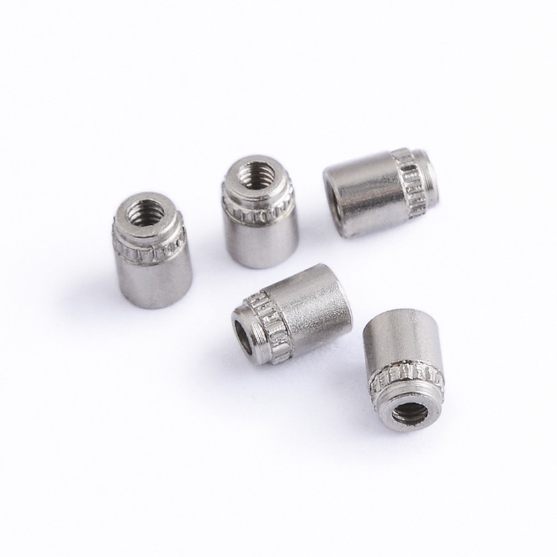 UN-nitad pinne för PCB-kort