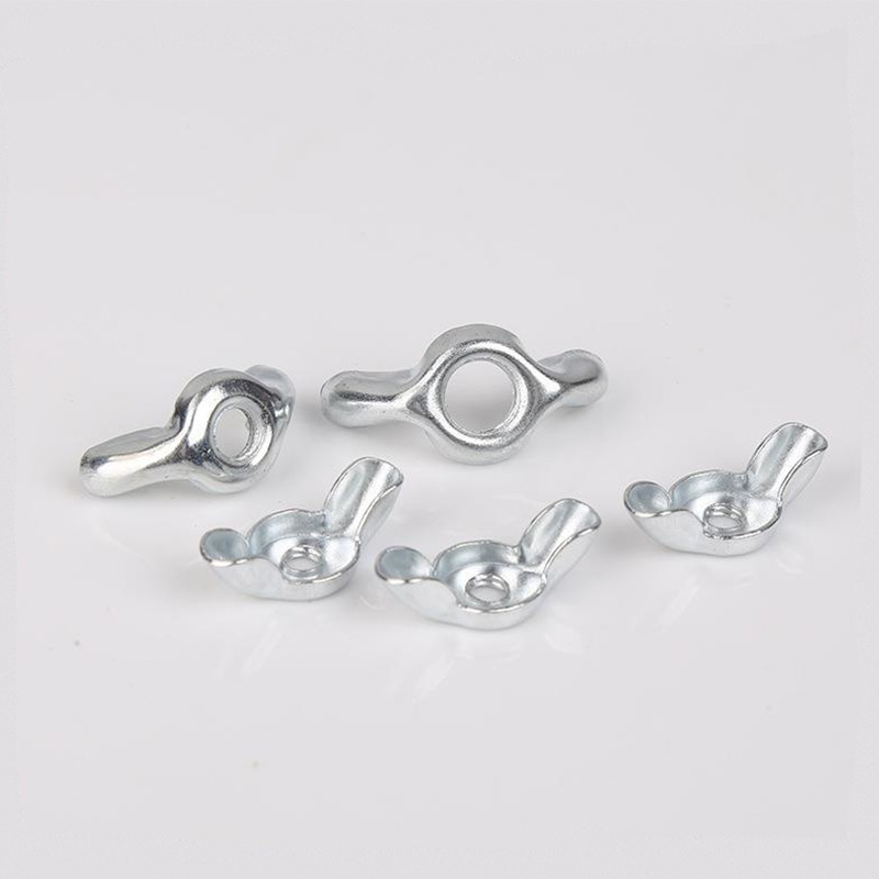 Rundade öron med vingnöt